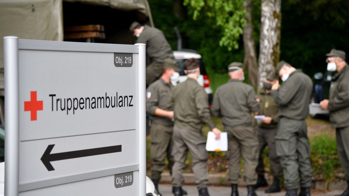 Přestřelka mezi vojáky v Rakousku, jeden mrtvý a jeden zraněný